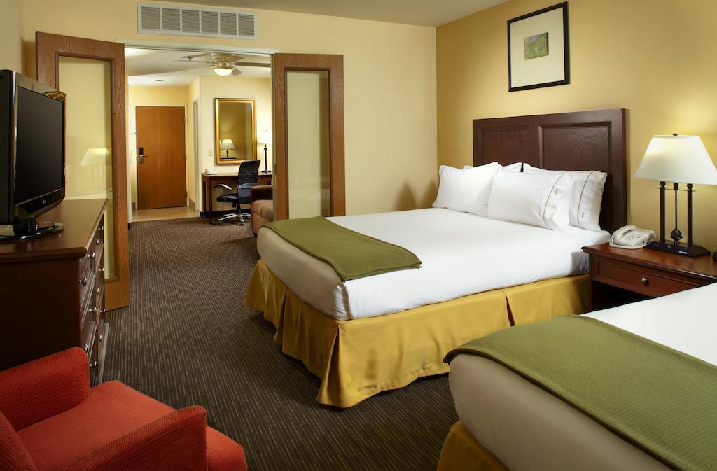 Holiday Inn Express Hotel & Suites Scottsdale - Old Town, An Ihg Hotel Exterior photo