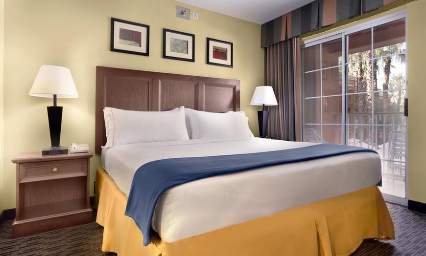 Holiday Inn Express Hotel & Suites Scottsdale - Old Town, An Ihg Hotel Exterior photo