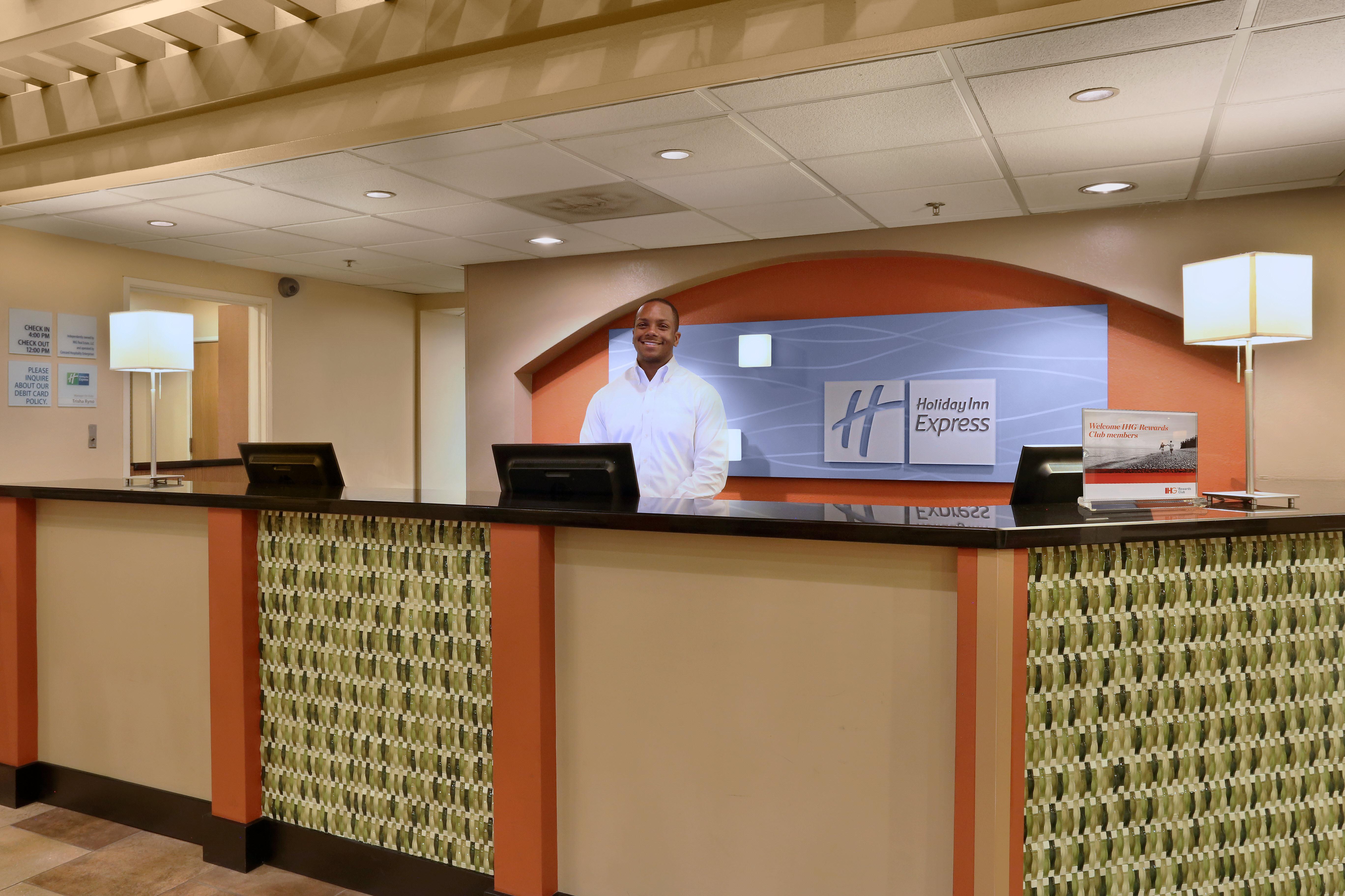 Holiday Inn Express Hotel & Suites Scottsdale - Old Town, An Ihg Hotel Exterior photo