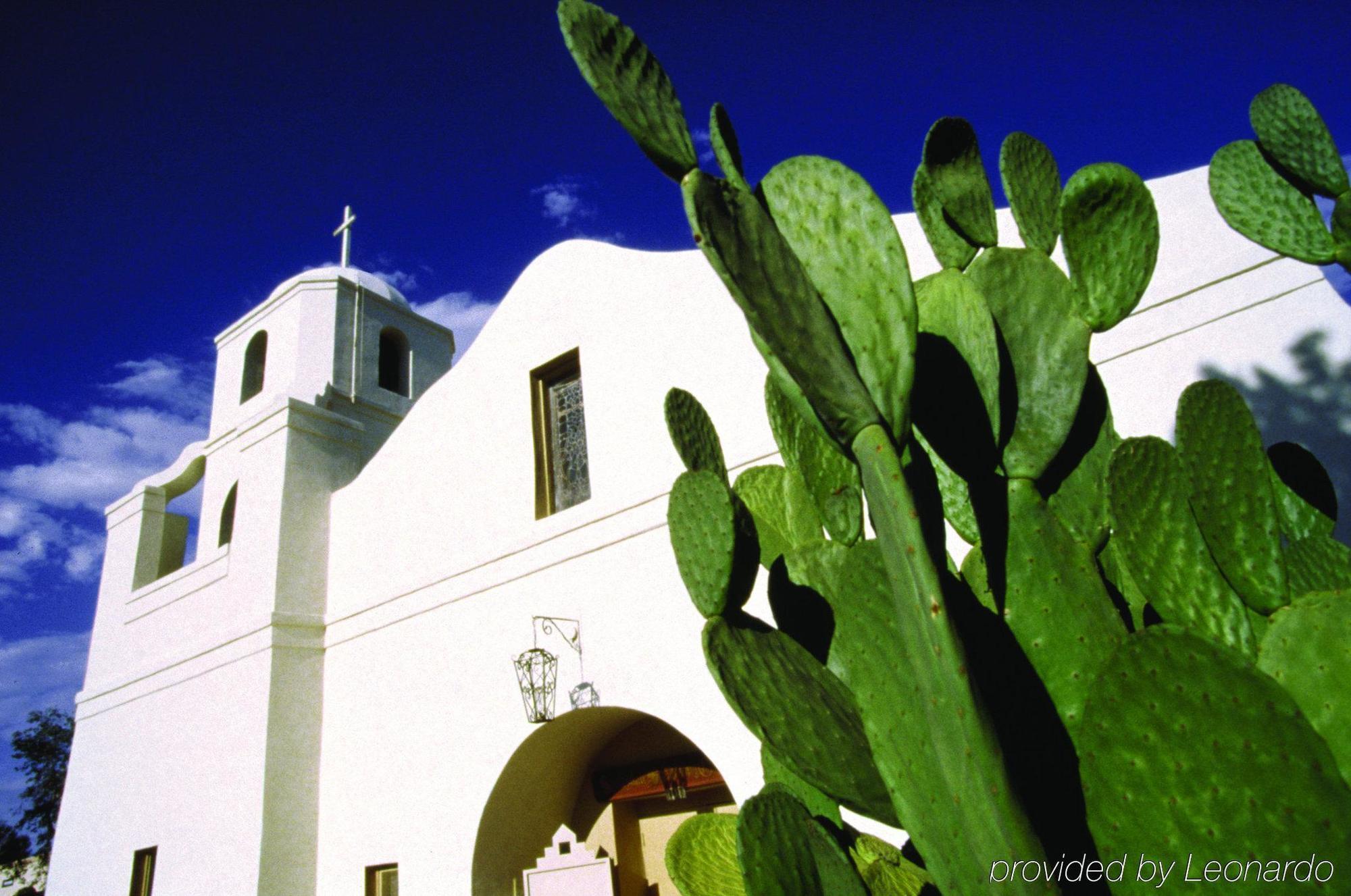 Holiday Inn Express Hotel & Suites Scottsdale - Old Town, An Ihg Hotel Exterior photo